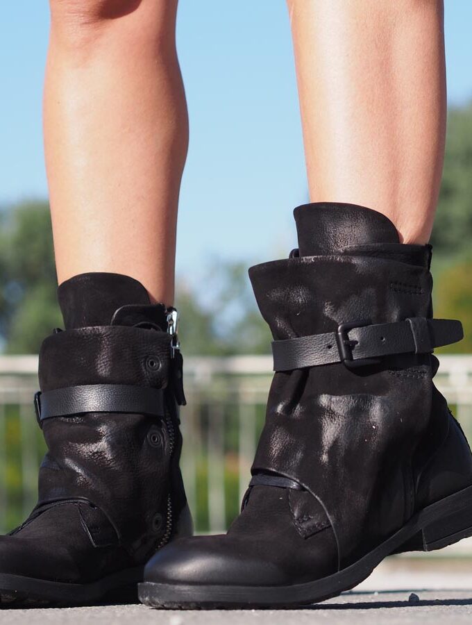 Black genuine leather boots,Women genuine leather boots,Extravagant leather boots,Women leather boots