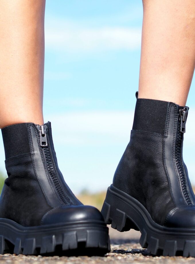 Womens genuine leather boots,Black Genuine leather boots,Extravagant leather boots ,women leather boots,Leather Boots Women,Winter boots