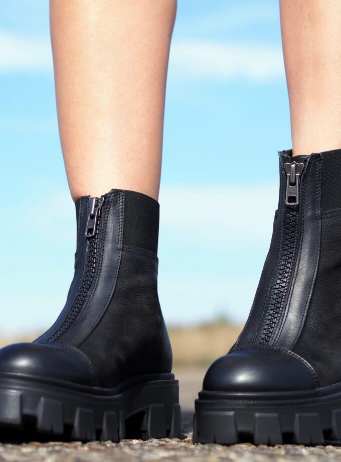 Womens genuine leather boots,Black Genuine leather boots,Extravagant leather boots ,women leather boots,Leather Boots Women,Winter boots