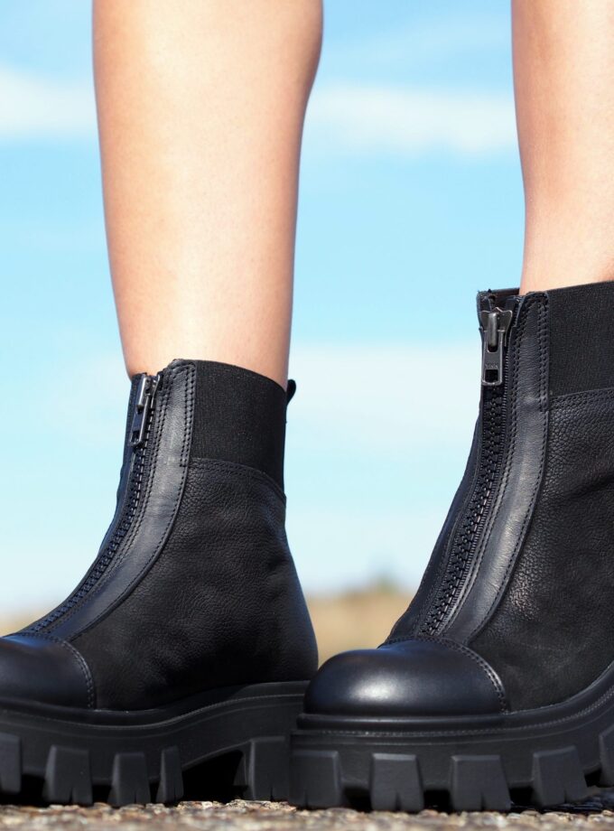 Womens genuine leather boots,Black Genuine leather boots,Extravagant leather boots ,women leather boots,Leather Boots Women,Winter boots