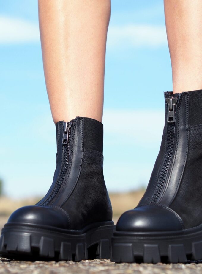 Womens genuine leather boots,Black Genuine leather boots,Extravagant leather boots ,women leather boots,Leather Boots Women,Winter boots