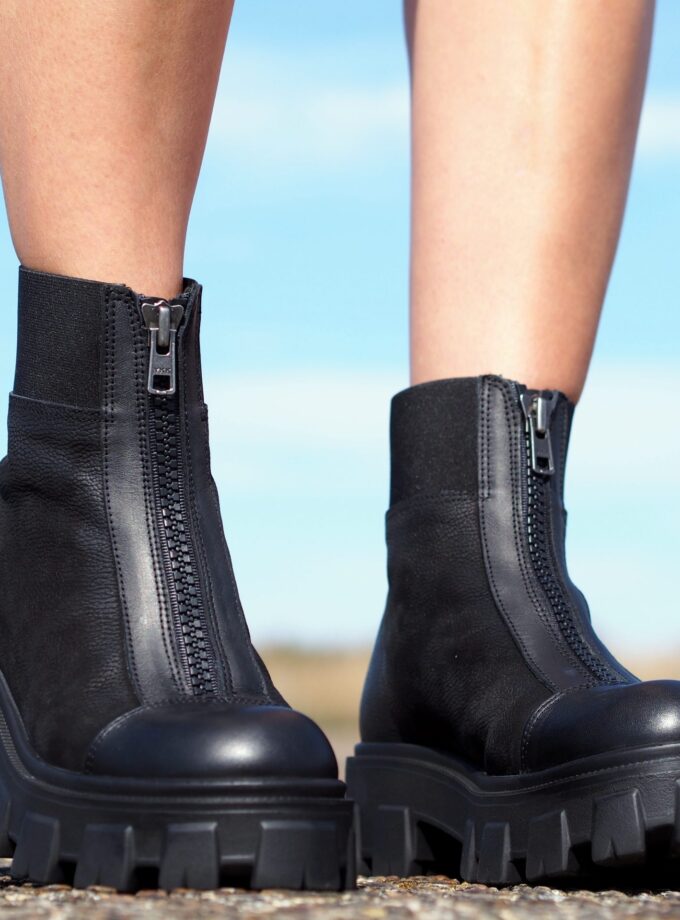 Womens genuine leather boots,Black Genuine leather boots,Extravagant leather boots ,women leather boots,Leather Boots Women,Winter boots