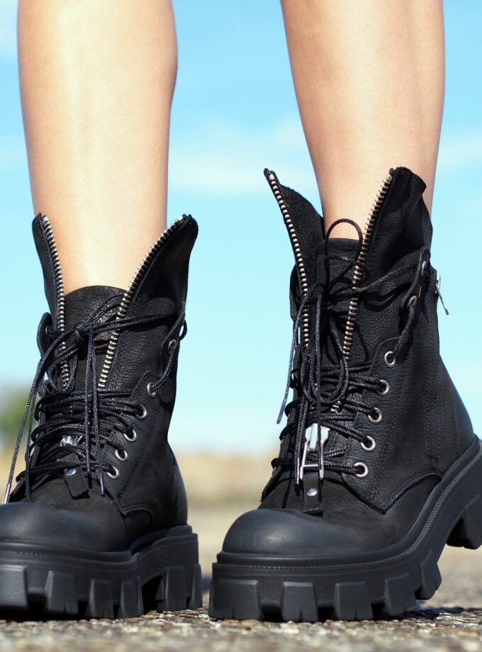 Womens genuine leather boots,Black Genuine leather boots,Extravagant leather boots ,women leather boots,Leather Boots Women,Winter boots