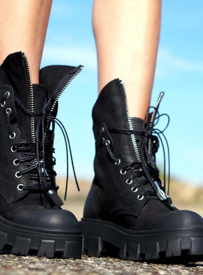 Womens genuine leather boots,Black Genuine leather boots,Extravagant leather boots ,women leather boots,Leather Boots Women,Winter boots