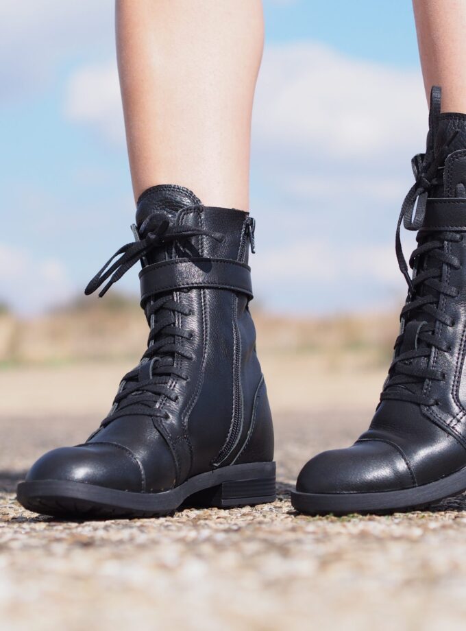 Womens genuine leather boots,Black Genuine leather boots,Extravagant leather boots ,women leather boots,Leather Boots Women,Winter boots