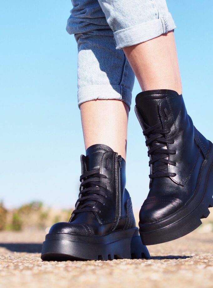 Womens genuine leather boots,Black Genuine leather boots,Extravagant leather boots ,women leather boots,Leather Boots Women,Winter boots