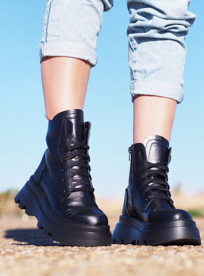 Womens genuine leather boots,Black Genuine leather boots,Extravagant leather boots ,women leather boots,Leather Boots Women,Winter boots