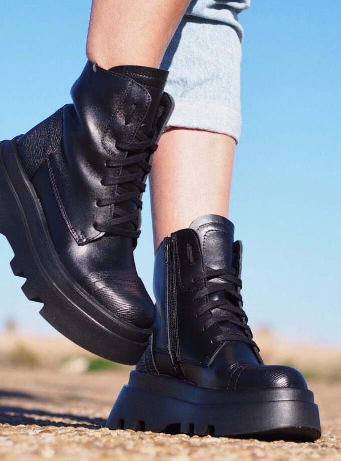 Womens genuine leather boots,Black Genuine leather boots,Extravagant leather boots ,women leather boots,Leather Boots Women,Winter boots