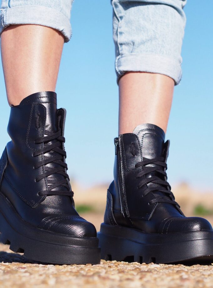 Womens genuine leather boots,Black Genuine leather boots,Extravagant leather boots ,women leather boots,Leather Boots Women,Winter boots
