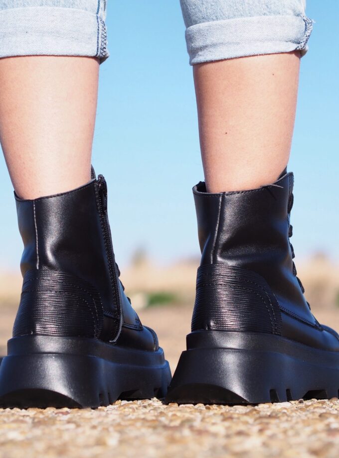 Womens genuine leather boots,Black Genuine leather boots,Extravagant leather boots ,women leather boots,Leather Boots Women,Winter boots