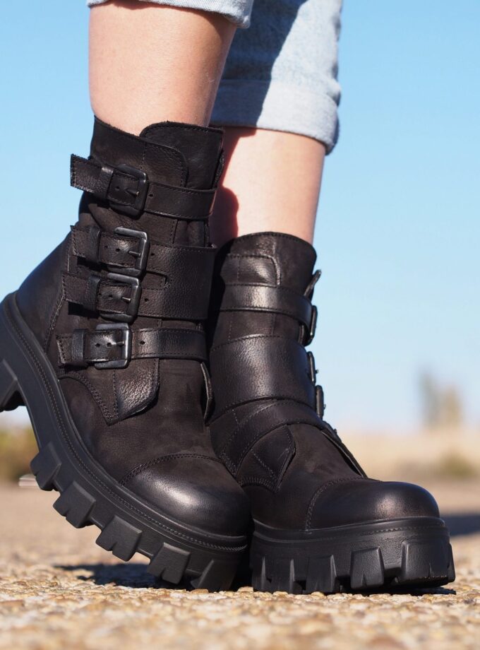 Womens genuine leather boots,Black Genuine leather boots,Extravagant leather boots ,women leather boots,Leather Boots Women,Winter boots