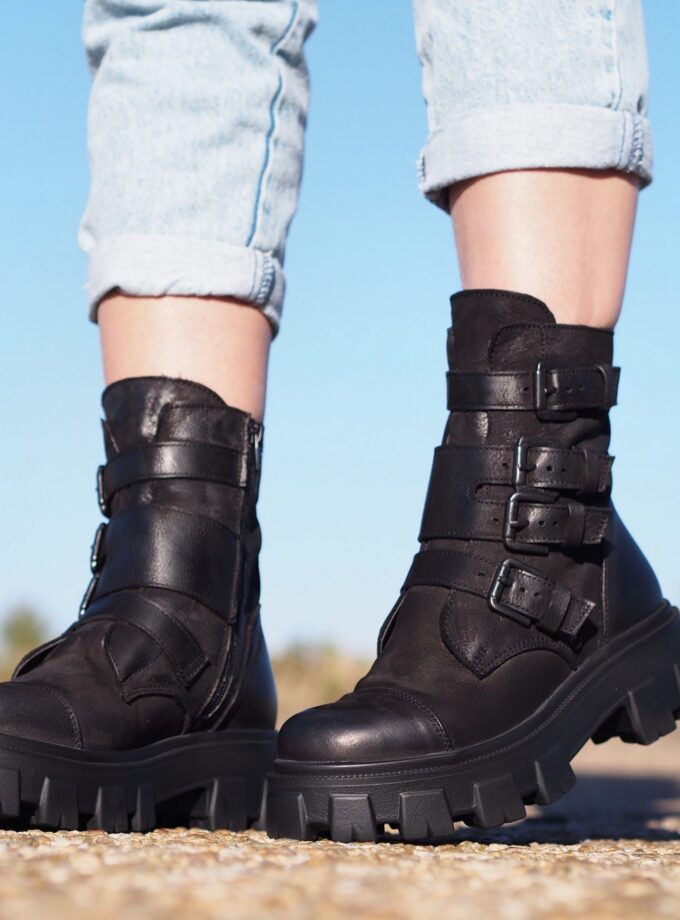 Womens genuine leather boots,Black Genuine leather boots,Extravagant leather boots ,women leather boots,Leather Boots Women,Winter boots