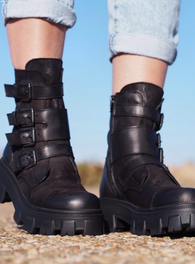 Womens genuine leather boots,Black Genuine leather boots,Extravagant leather boots ,women leather boots,Leather Boots Women,Winter boots