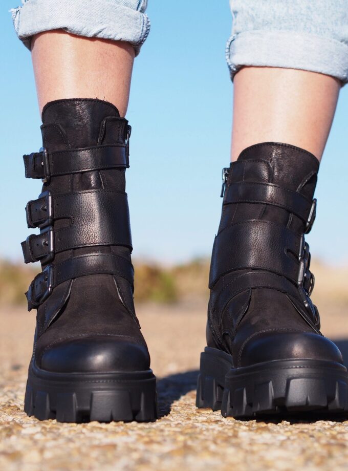 Womens genuine leather boots,Black Genuine leather boots,Extravagant leather boots ,women leather boots,Leather Boots Women,Winter boots