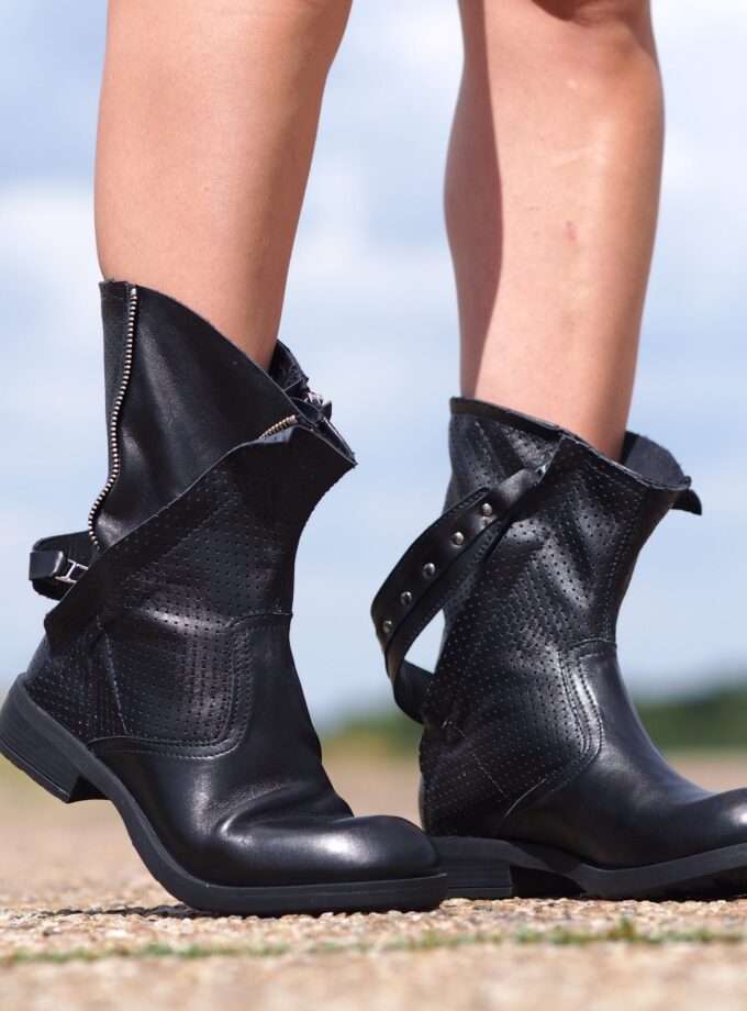 Women's Black Genuine Leather Boots,Leather Boots for women,Extravagant Leather Winter Boots,Women's Leather Ankle Boots,Women leather boots