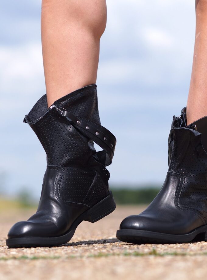 Women's Black Genuine Leather Boots,Leather Boots for women,Extravagant Leather Winter Boots,Women's Leather Ankle Boots,Women leather boots